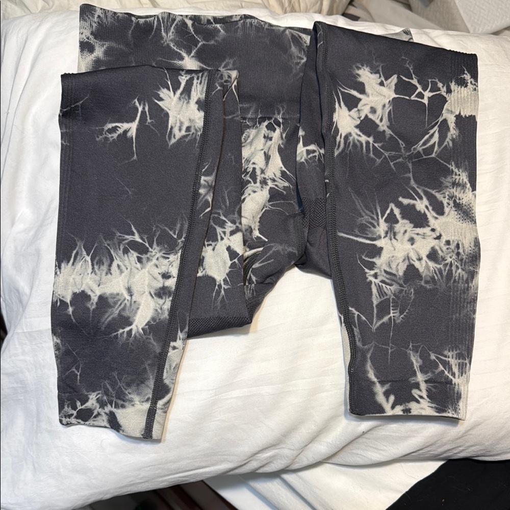 Tie Dye Scrunch Butt Leggings